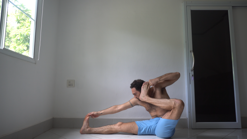 Akarna Dhanurasana